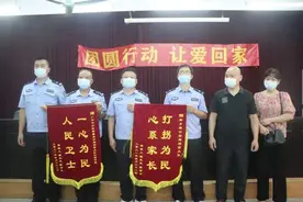 常德夫妇带着儿子小时候照片广东认亲：8岁走丢的儿子，回家时已成大小伙图片