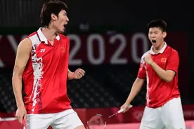 中国组合李俊慧/刘雨辰2比0马来西亚组合 晋级羽毛球男双决赛图片