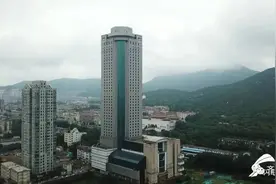 5台挖掘机同时作业！济南千佛山北广场地块已开拆！齐鲁公寓8月中下旬拆除图片