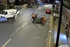 好样的！五位少年及时救助摔倒老人！被误会后民警为其正名图片