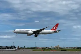 立陶宛赠台2万剂AZ新冠疫苗抵达，台湾网友：觉得悲哀图片