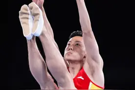 9平方米上的坚持！32岁董栋拿下蹦床银牌，你已是传奇图片