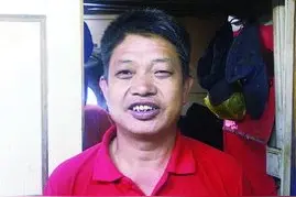 尽管片刻中有犹豫 仍冒险相救图片