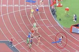 美国混合接力队犯规“甩锅”裁判，决赛资格失而复得 日本网友热议图片