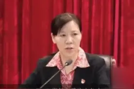 一例无症状，多例疑似，郑州卫健委主任付桂荣被免职视频封面