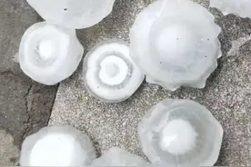 为什么冰雹是圆珠子带一根小尾巴的形状？图片