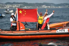 练田径的小女孩为中国帆板13年后再摘金图片