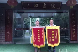 让宿舍成为学生第二个家，宿管阿姨十年为学生煮近千碗长寿面图片