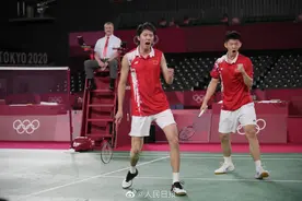 0-2不敌中国台北队，“双塔”组合羽毛球男双决赛摘银图片