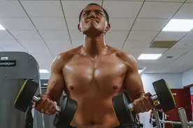 欲铸英雄志，练兵正当时！快来看看公安特警是怎么过这个高温盛夏的图片