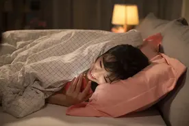 你把一切都给了手机，手机却还给了你一身病图片