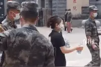 在中国，有种安全感叫：人民解放军来了图片