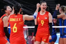 中国女排奥运会首胜，郎平哽咽：感谢全国球迷，说声对不起图片
