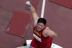 现场｜巩立姣赛后激动落泪：这一刻等得太久了，我值了图片