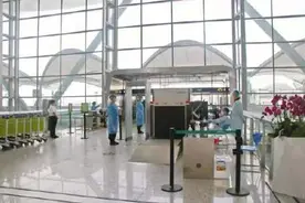 明起进入白云机场航站楼须验健康码图片
