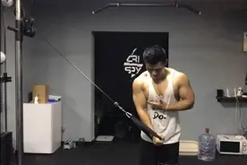 训练出强壮的胸肌有什么好处？教你几个动作轻松练出胸肌图片