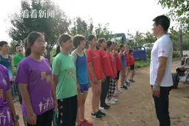 被父亲贩卖 10岁贫困孤儿想用马拉松“逆袭”图片