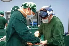 女工头发卷入机器头皮撕脱颈部椎骨骨折错位 海安人民医院紧急救治成功手术图片