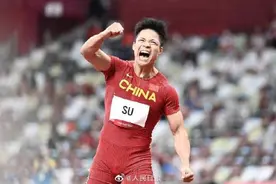 激动！看苏炳添冲刺后庆祝看到泪崩图片