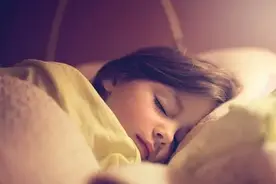 孩子翻来覆去难以入睡 家长能采取什么措施？图片