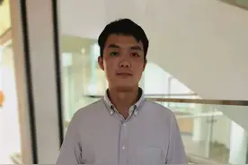 一栋楼、一个人，他是隔离居民“最熟悉的陌生人”图片