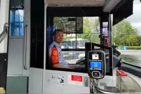 杭州公交司机“不按线路开车”还“私自载客”，被曝光后反而被人夸赞图片