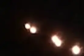 韩媒：UFO编队现身韩国上空！发出耀眼橙光，分裂后瞬间消失图片