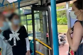 公交司机回忆“外籍女子拒戴口罩”：劝阻她的女乘客被骂哭视频封面