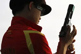 老将不朽！男子25米手枪速射山东选手李越宏摘铜图片
