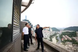 贵阳经开区管委会主任徐进率队到经开北部老城区调研图片