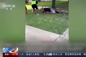 非洲裔女孩被警察扑倒 大喊“我不能呼吸”图片