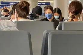 阿娇机场被偶遇，当众擤鼻涕毫无偶像包袱 粉丝：姐姐瘦了图片