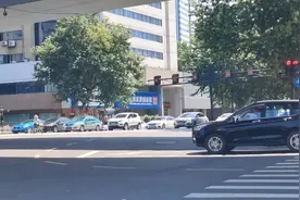 孩子不想上课被妈妈赶下车 多亏民警帮忙安全找回图片