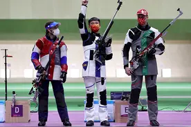 决战东京·战况｜完美收官！“00后”张常鸿50米步枪三姿创世界纪录夺冠图片