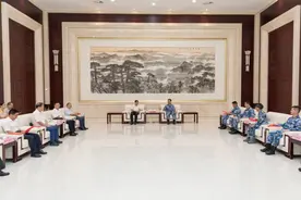 区领导走访慰问东部战区海军图片
