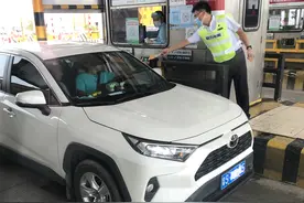 扫码办理、邮寄到家，广东158条高速公路在收费站开通线上办理ETC服务图片