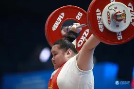 李雯雯创造举重女子87公斤级以上抓举奥运会纪录图片