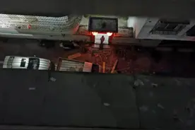 潮州男子不满邻居噪音干扰，从五楼泼水抛下床板！已被刑拘图片