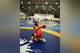 祝贺！周倩女子自由式摔跤战胜日本选手摘铜：摔跤精神就是要坚持到最后一秒图片