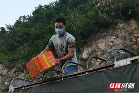 湖南慈利：兵哥哥因疫情滞留 他毅然投身抗疫大军图片
