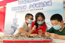 “从红船到驱逐舰”国防教育走进社区图片