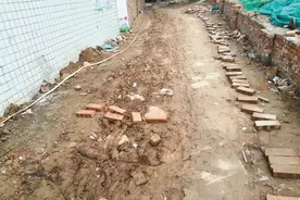 西安未央区一家属院老旧小区改造 从去年到现在还没有完工图片