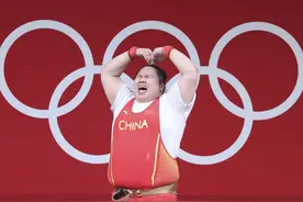 早安·奥运｜昵称“大宝贝”的李雯雯破奥运会纪录，“稳稳”举金图片