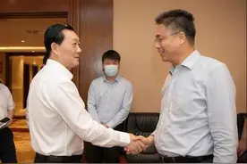 朝阳市市长谢卫东会见华润电力控股有限公司董事局副主席、党委副书记张军政一行图片
