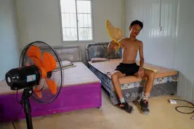 柳州少年青春期叛逆，被送去工地“搬砖”！还未结束爸妈都哭了...图片