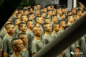 关注｜新兵第一次在部队过“八一”，画面很美图片