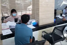 老员工被单位违法辞退，法援律师帮其讨回双倍赔偿金图片
