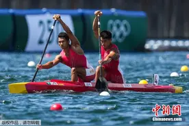 刘浩/郑鹏飞东京奥运男子1000米双人划艇摘银图片