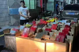 3500余条假烟正准备送往便利店，警察收网图片