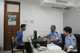 开车抽烟被市民举报并拍下视频 聊城一司机被罚50元、记2分图片